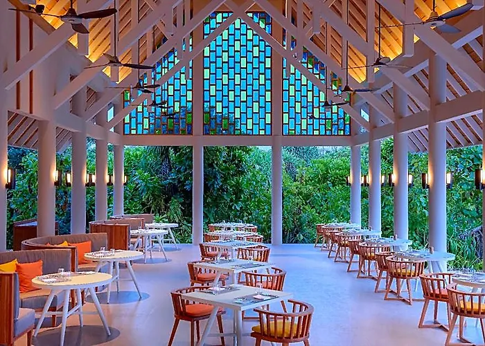 Emerald Faarufushi Resort & Spa
